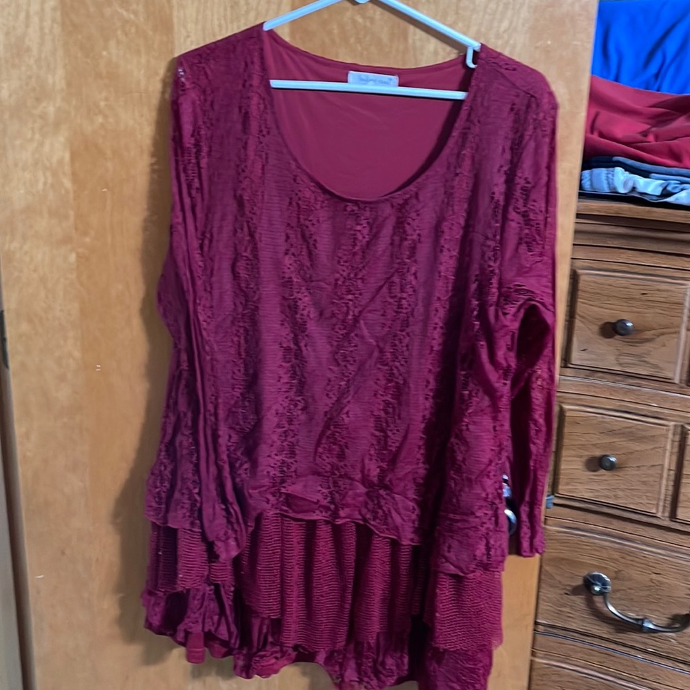 Long sleeve shirt that is perfect to wear with leggings